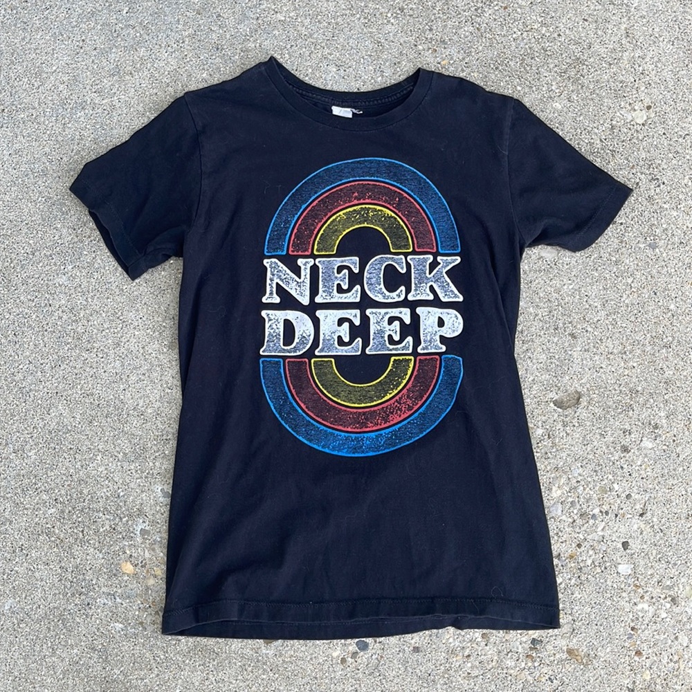 Neck deep tee🔥